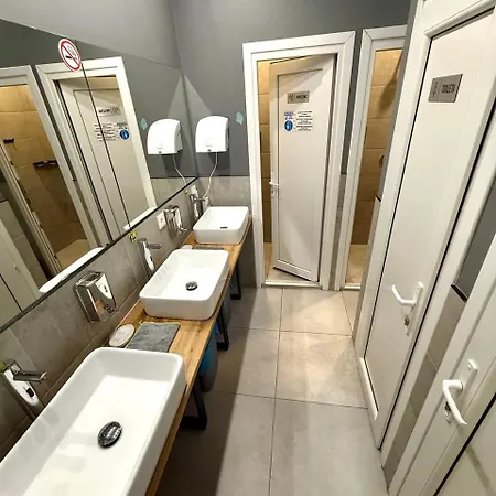 Хостел Greenhostel - Parking Катовице