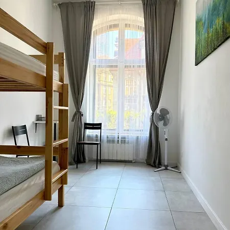 Greenhostel - Parking Катовице