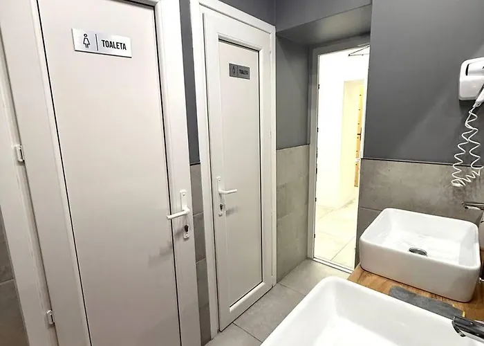 Hostel Greenhostel - Parking