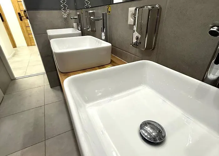 Greenhostel - Parking Auberge de jeunesse Katowice