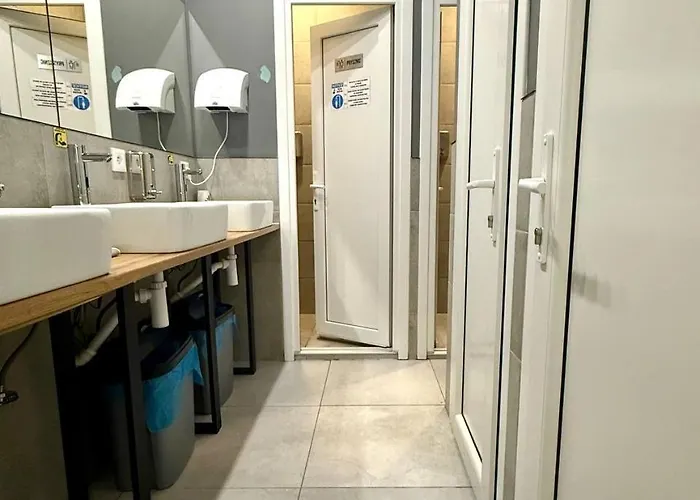 Greenhostel - Parking * Katowice